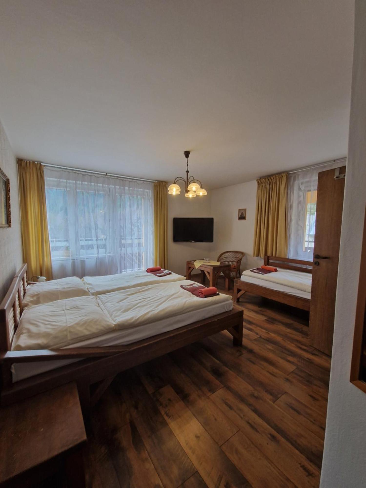 Pri Piecke Penzion A Restauracia Staré Hory Buitenkant foto