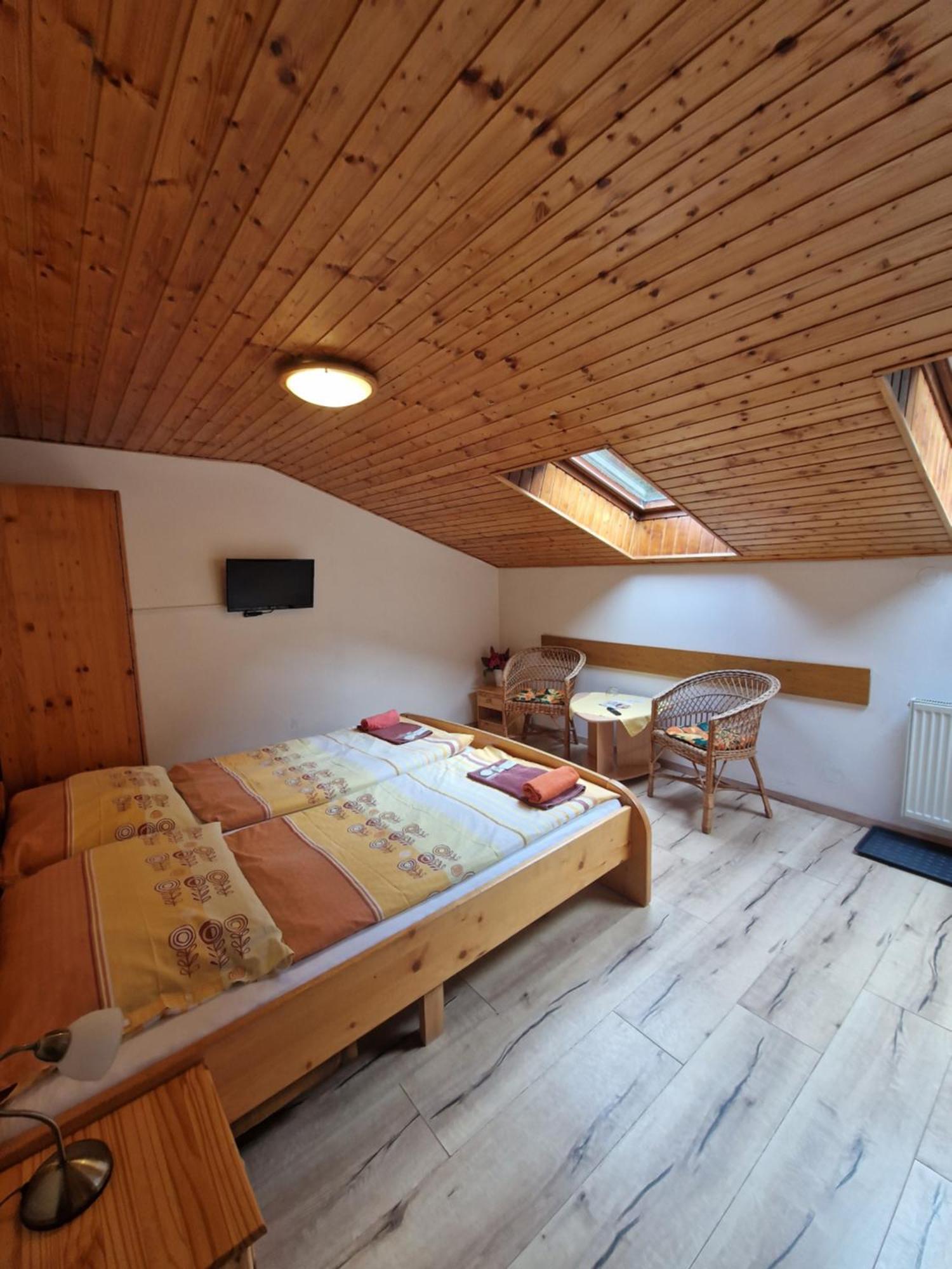 Pri Piecke Penzion A Restauracia Staré Hory Buitenkant foto