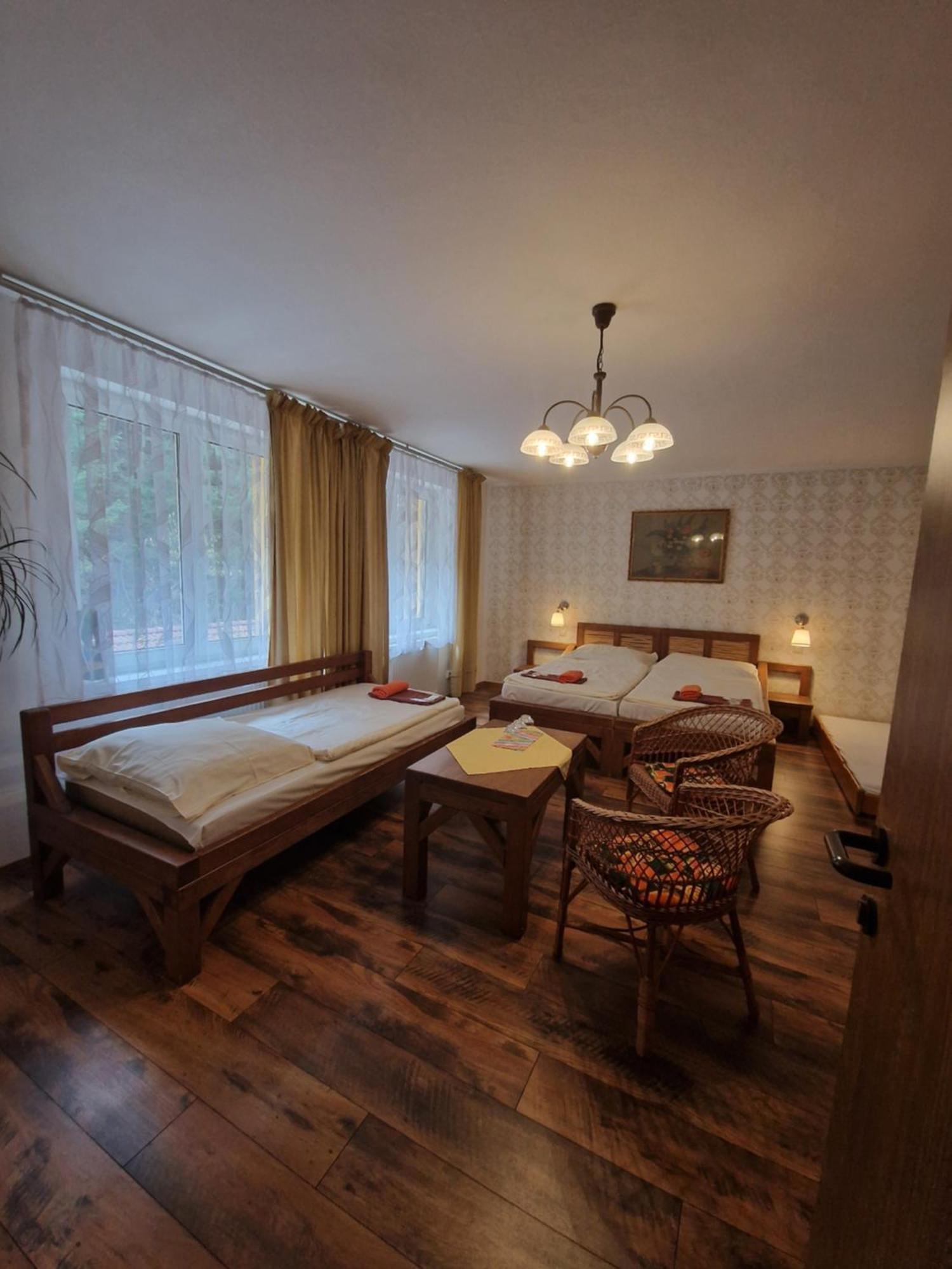 Pri Piecke Penzion A Restauracia Staré Hory Buitenkant foto