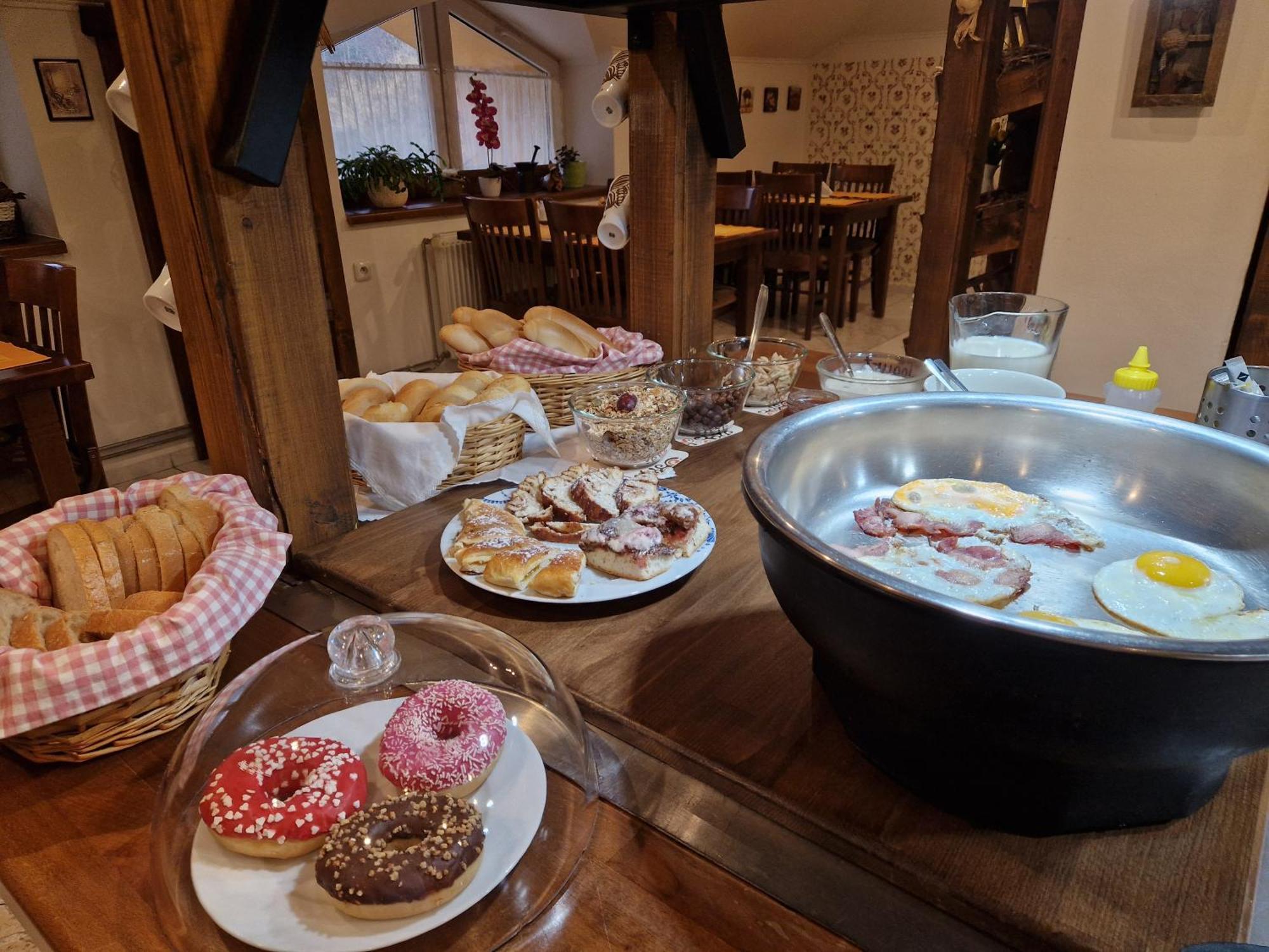 Pri Piecke Penzion A Restauracia Staré Hory Buitenkant foto